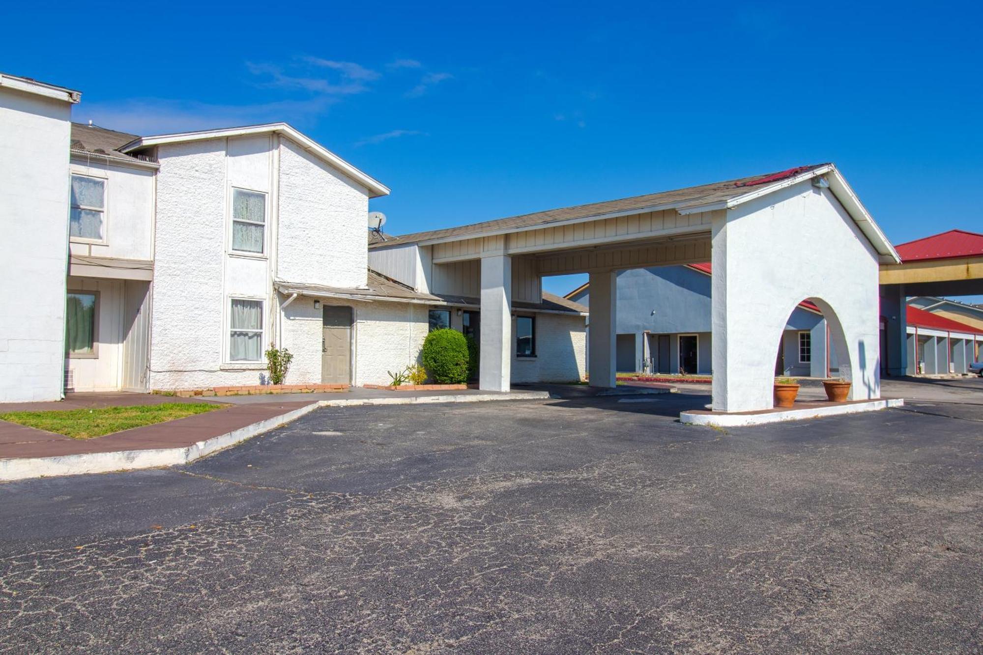 Studio Inn Extended Stay Oklahoma City Airport By Oyo المظهر الخارجي الصورة