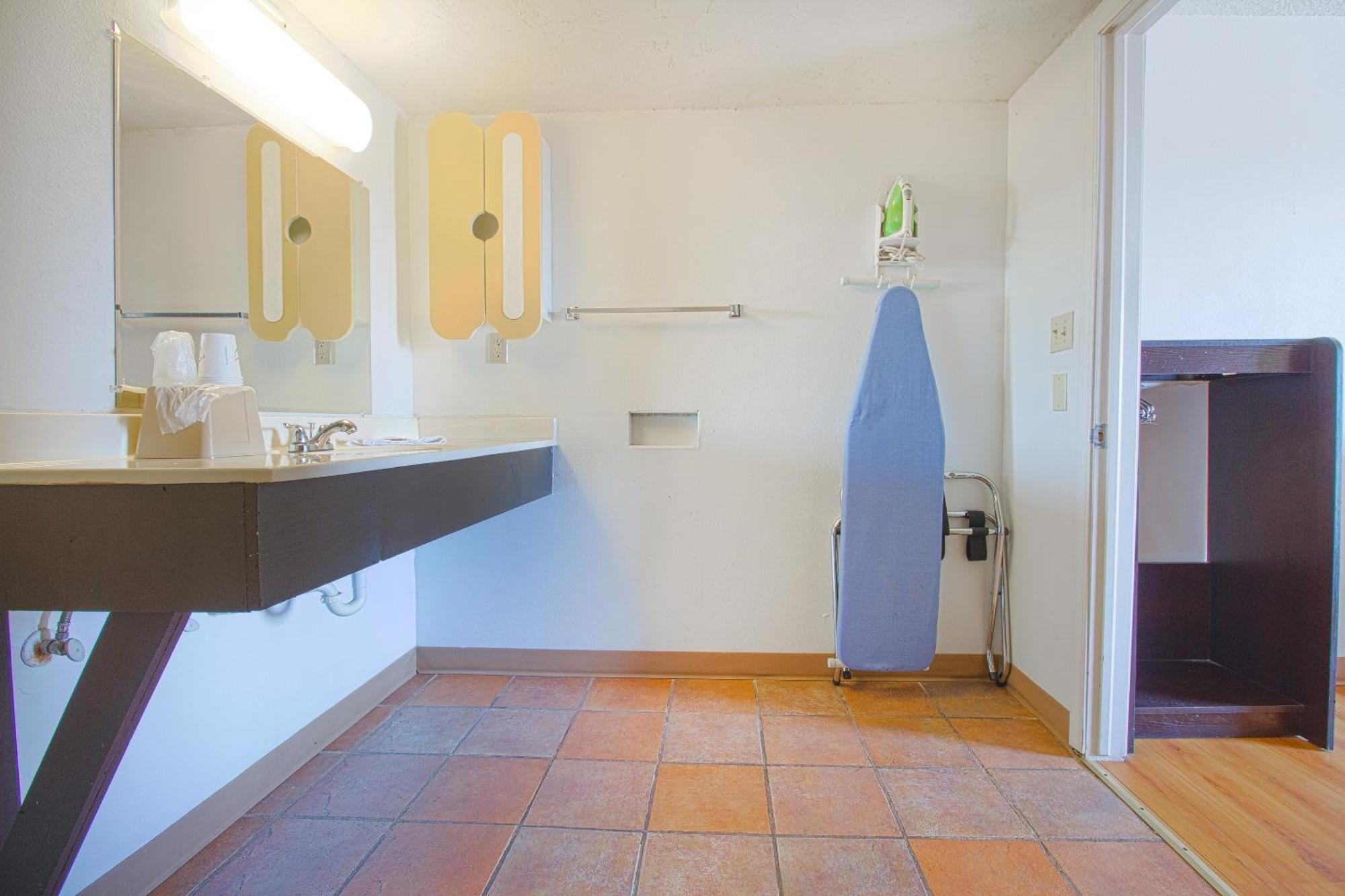 Studio Inn Extended Stay Oklahoma City Airport By Oyo المظهر الخارجي الصورة