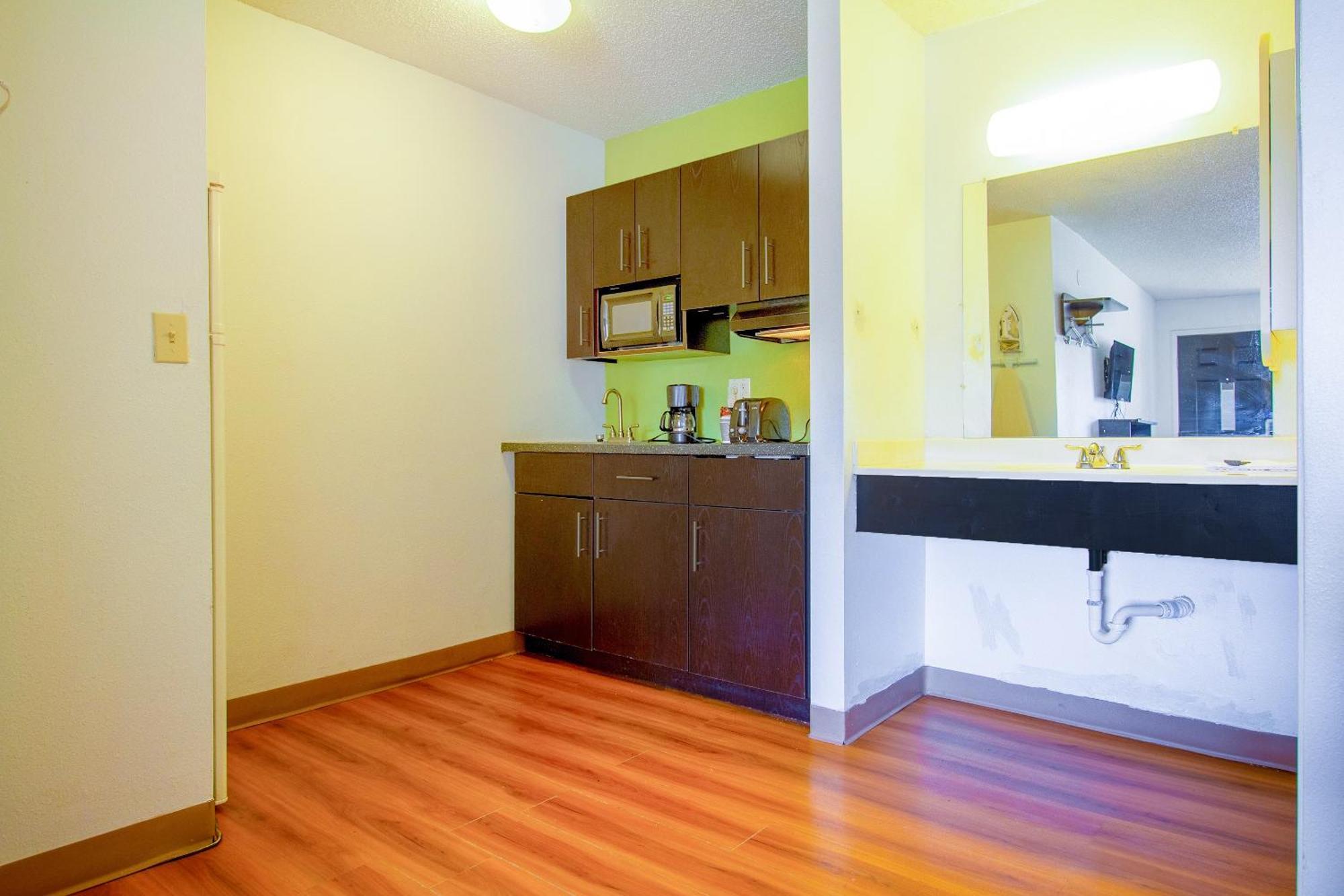 Studio Inn Extended Stay Oklahoma City Airport By Oyo المظهر الخارجي الصورة