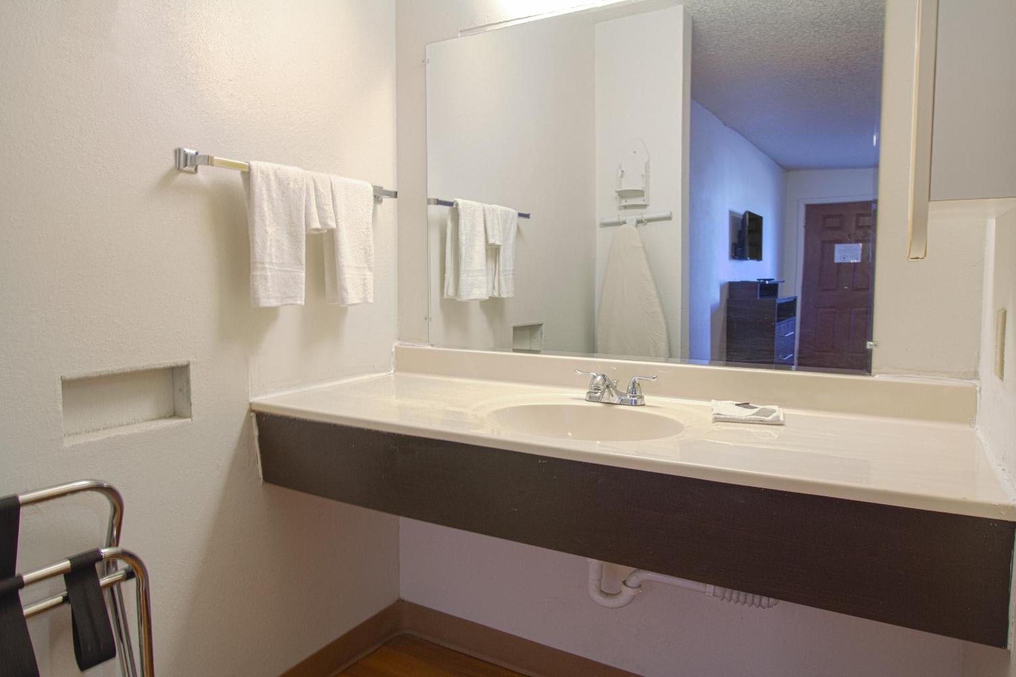 Studio Inn Extended Stay Oklahoma City Airport By Oyo المظهر الخارجي الصورة