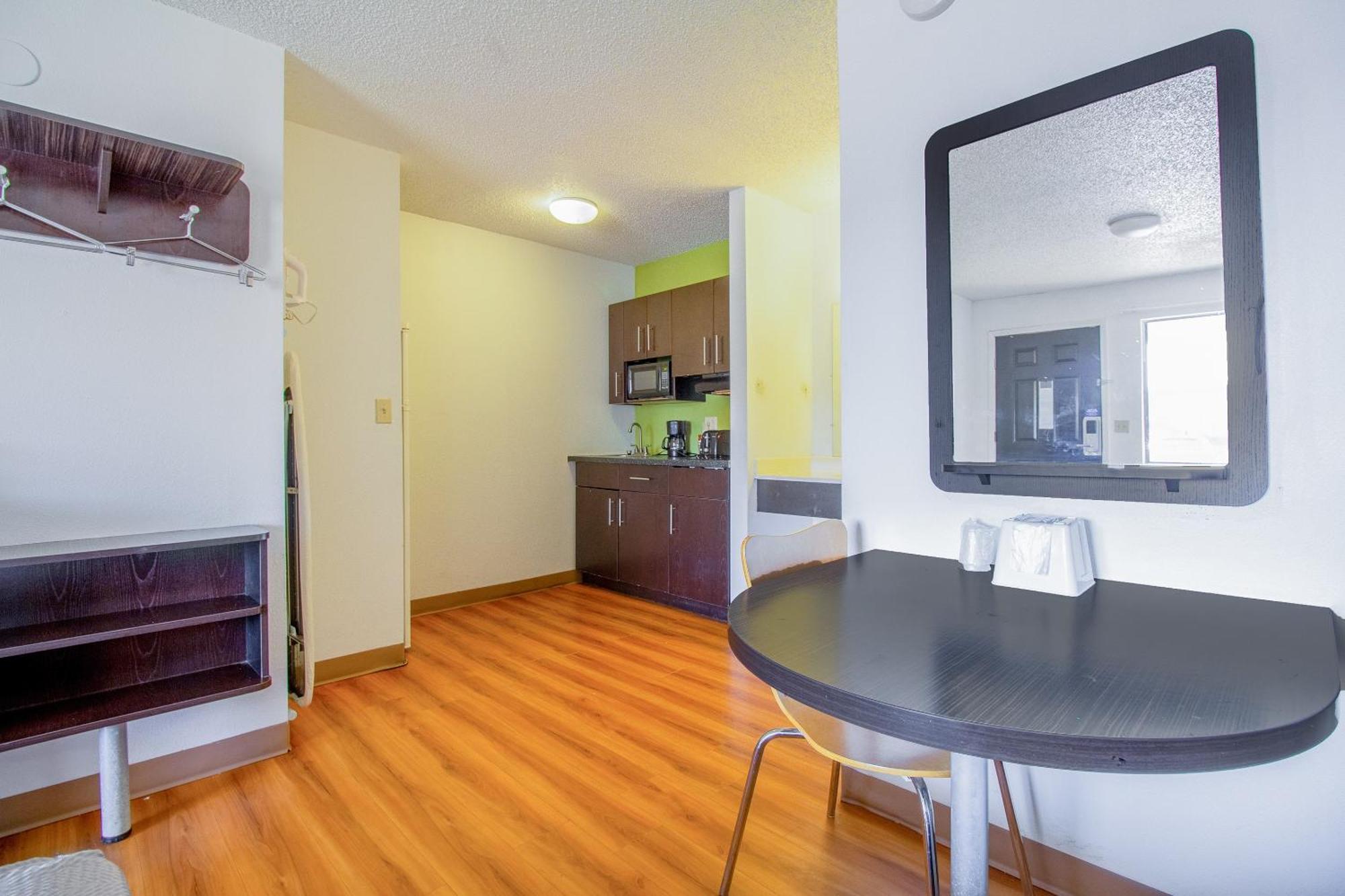 Studio Inn Extended Stay Oklahoma City Airport By Oyo المظهر الخارجي الصورة