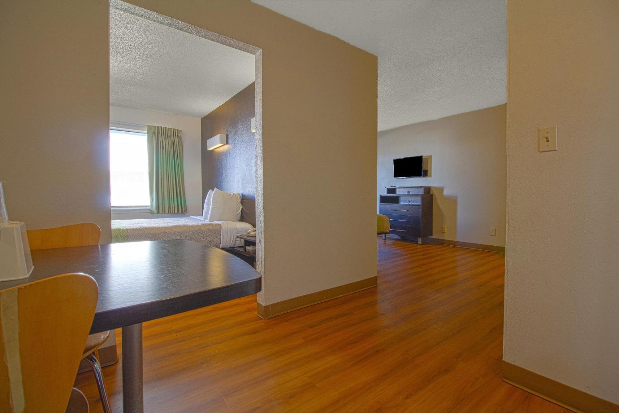 Studio Inn Extended Stay Oklahoma City Airport By Oyo المظهر الخارجي الصورة
